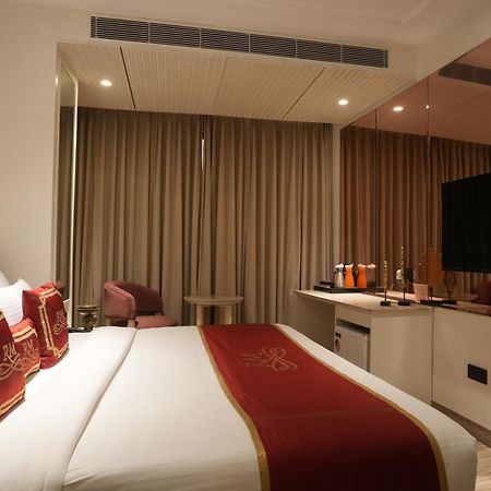 Hotel Stamps Red Martin By Eight Continents - 70 Steps From Golden Temple Amritsar Exterior foto