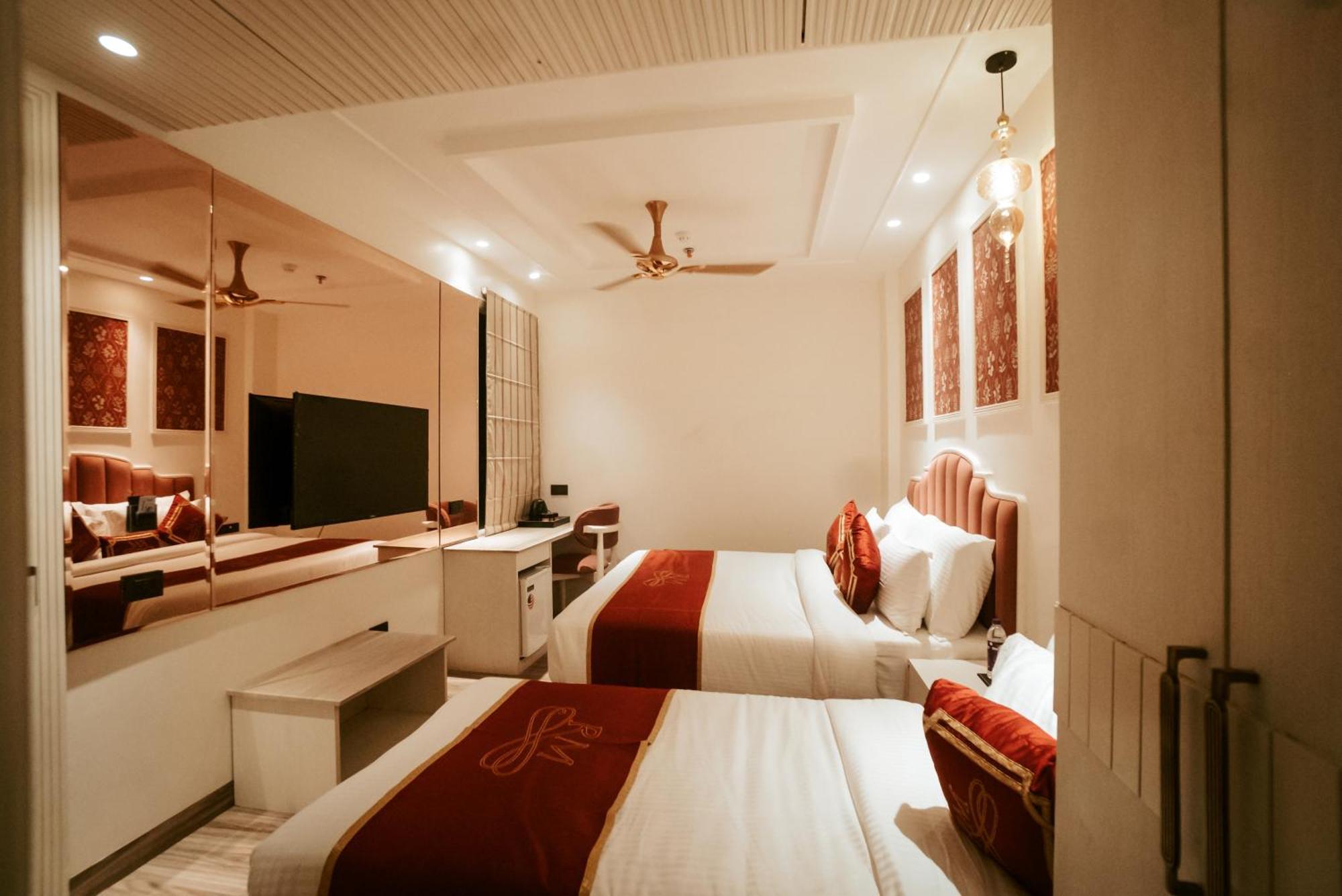 Hotel Stamps Red Martin By Eight Continents - 70 Steps From Golden Temple Amritsar Exterior foto