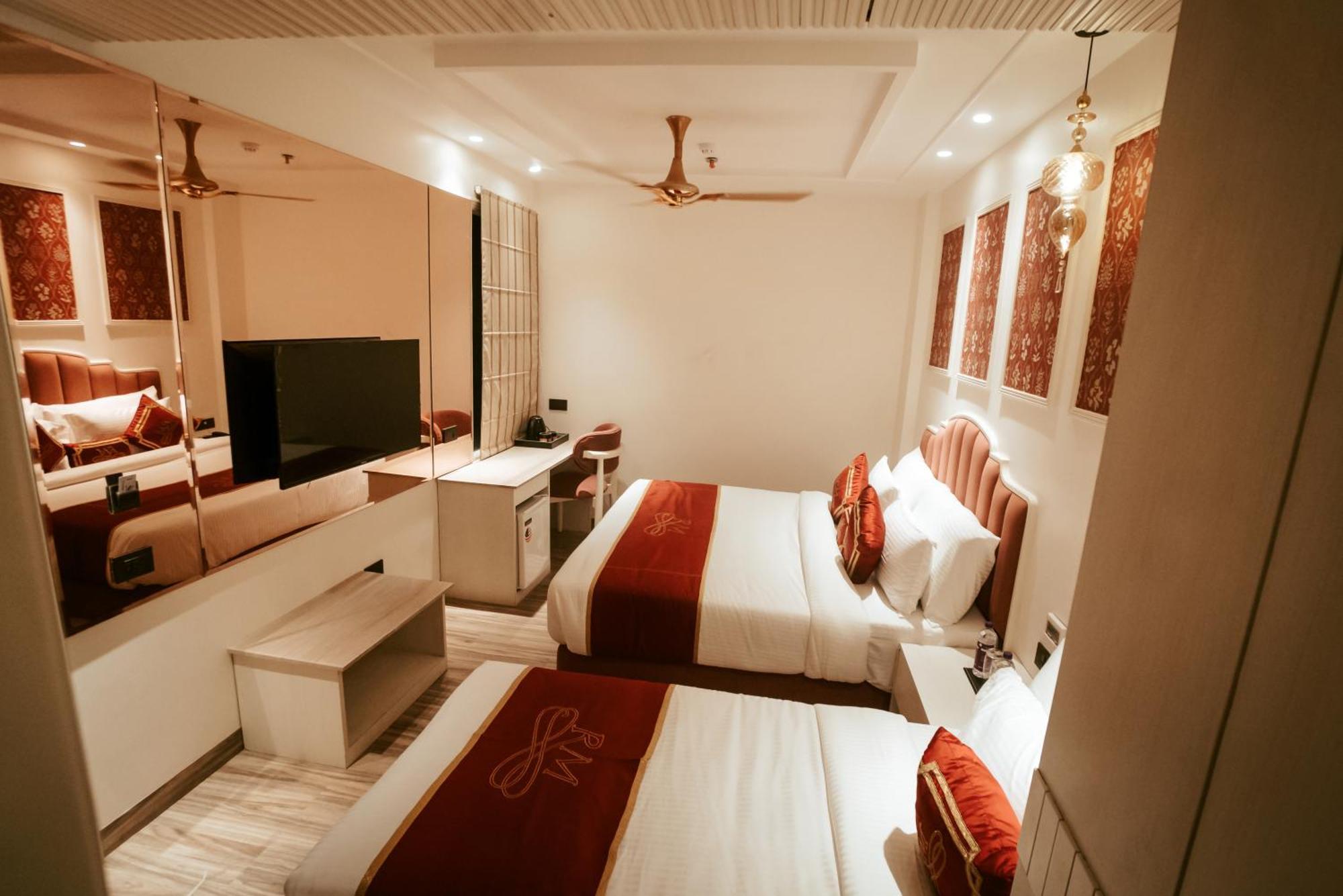 Hotel Stamps Red Martin By Eight Continents - 70 Steps From Golden Temple Amritsar Exterior foto