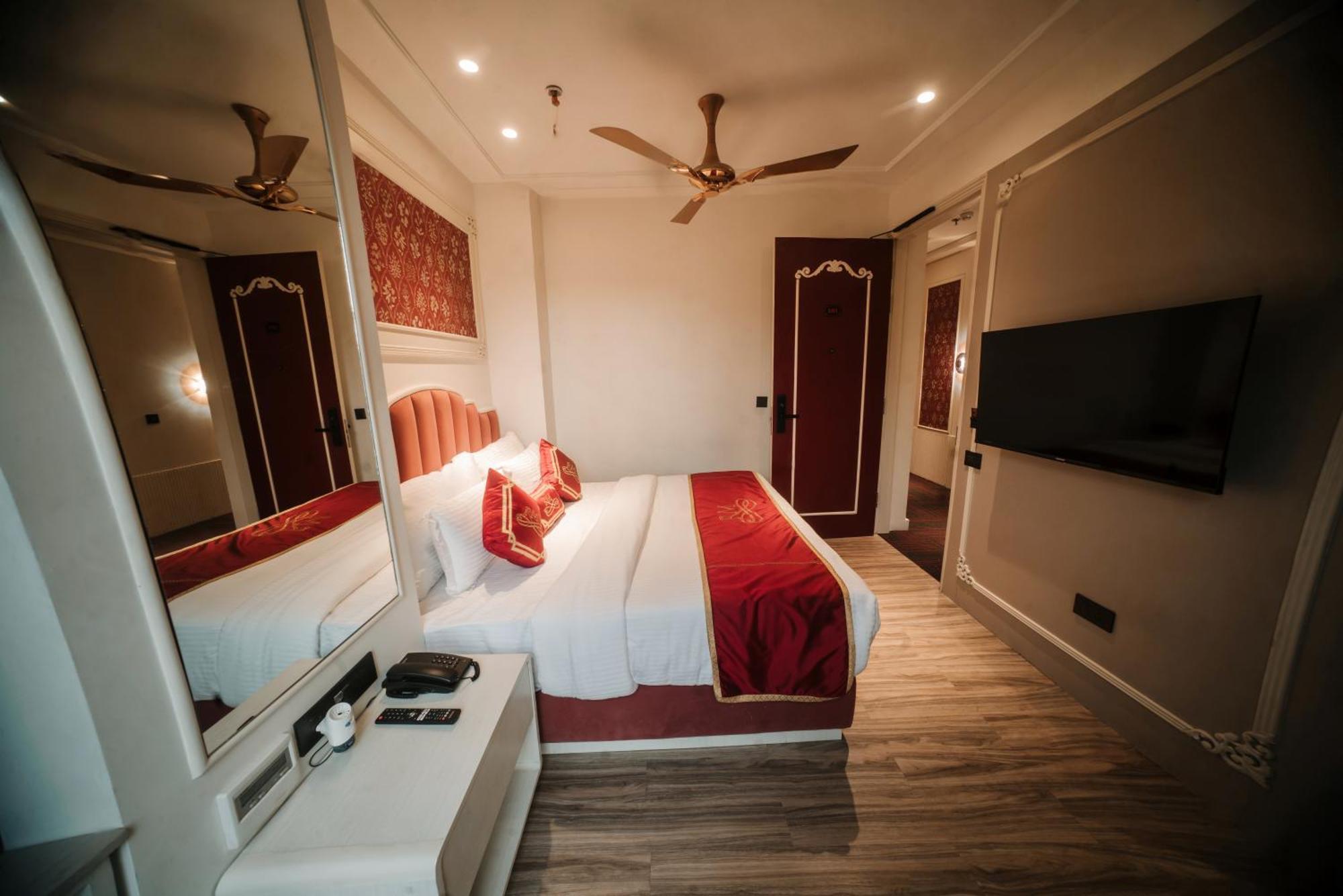 Hotel Stamps Red Martin By Eight Continents - 70 Steps From Golden Temple Amritsar Exterior foto