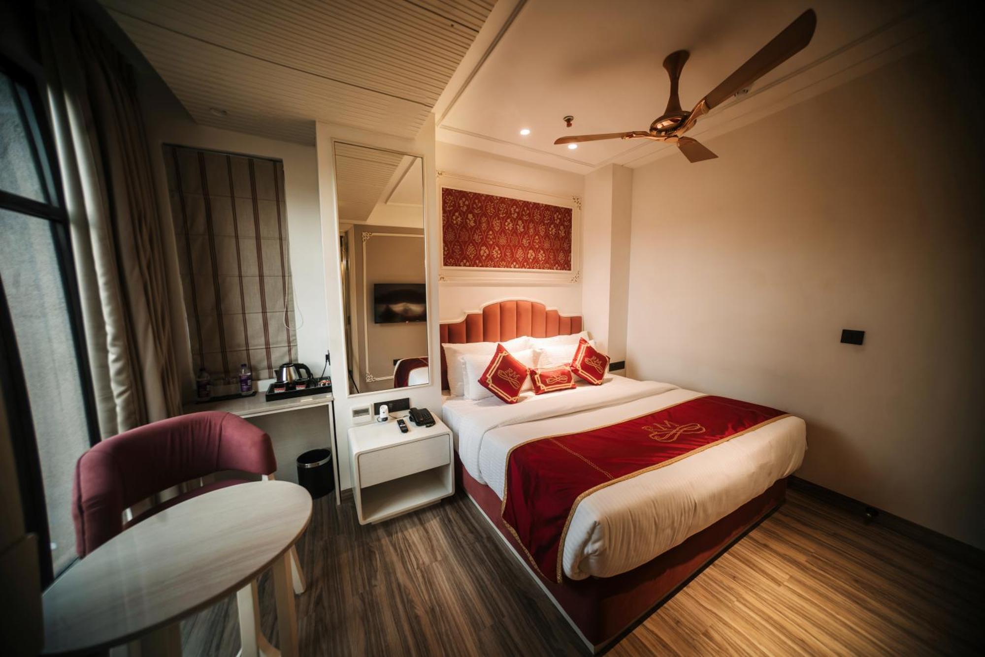 Hotel Stamps Red Martin By Eight Continents - 70 Steps From Golden Temple Amritsar Exterior foto