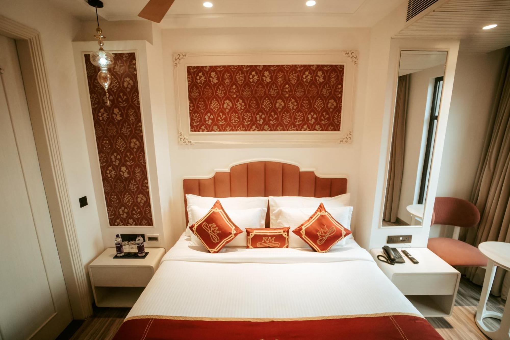 Hotel Stamps Red Martin By Eight Continents - 70 Steps From Golden Temple Amritsar Exterior foto