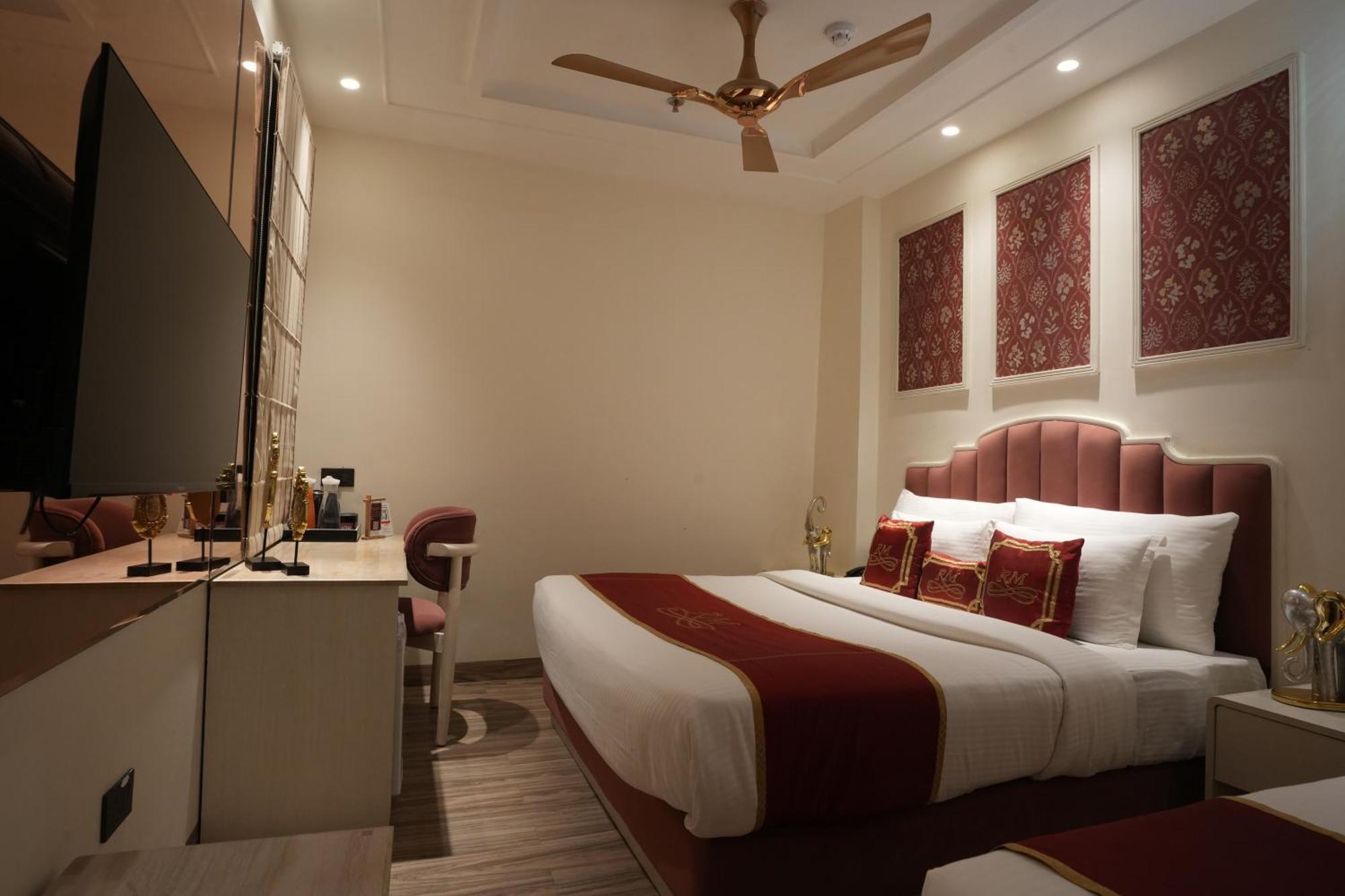Hotel Stamps Red Martin By Eight Continents - 70 Steps From Golden Temple Amritsar Exterior foto