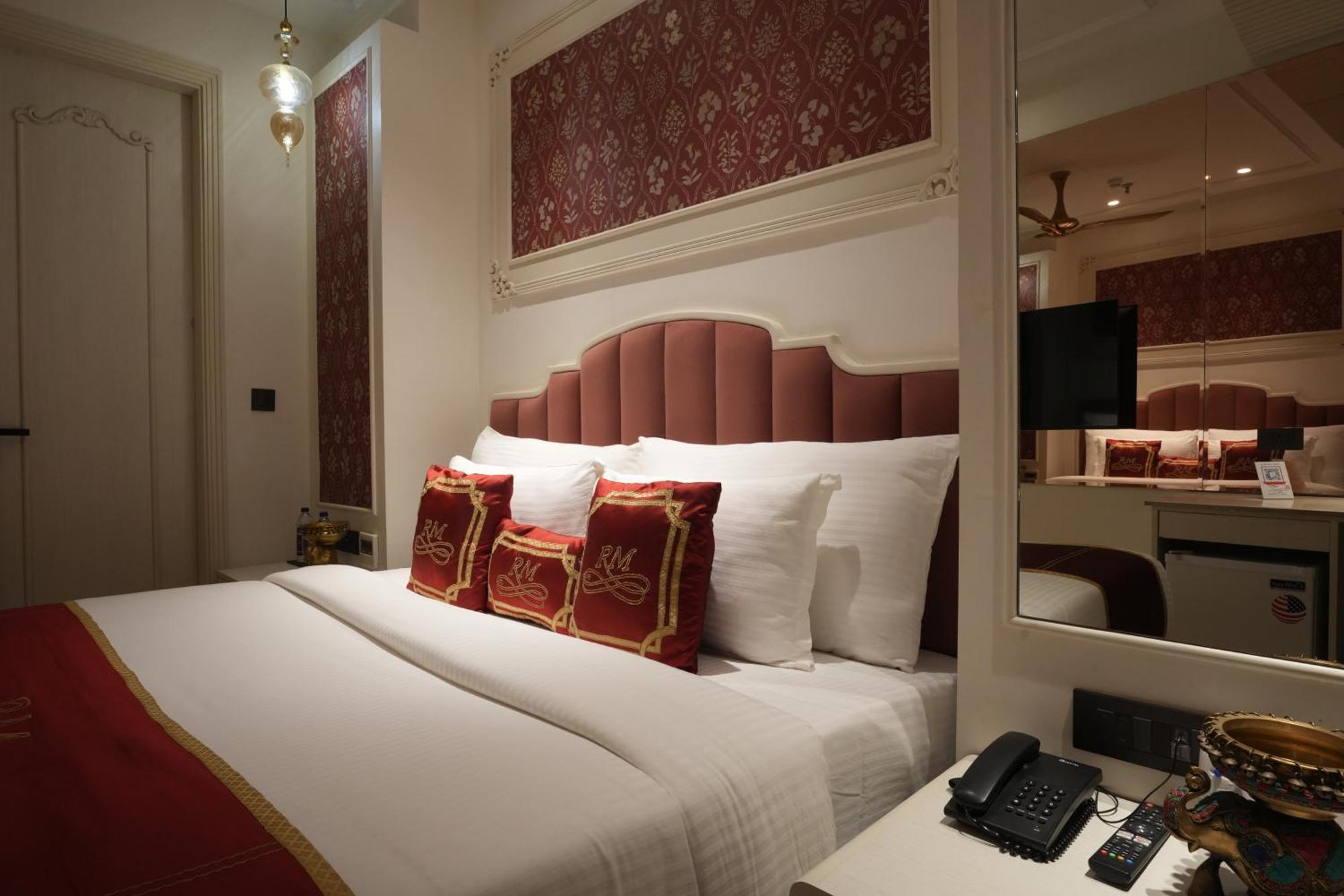 Hotel Stamps Red Martin By Eight Continents - 70 Steps From Golden Temple Amritsar Exterior foto